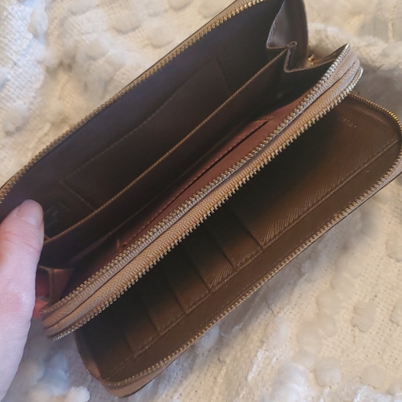 DKNY Camel Zip Wallet - Picture 4 of 6